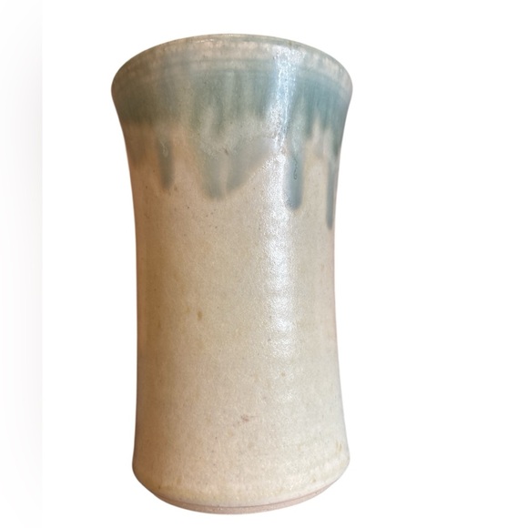 Jan Schachter organic ceramic pottery Vase w/blue&green earth drip Cream Glaze - Picture 2 of 6